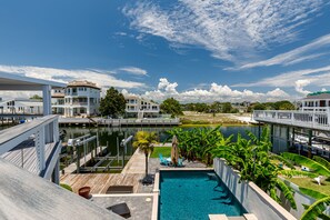 Lämmitetty uima-allas