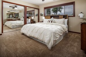 6 bedrooms, iron/ironing board, free WiFi