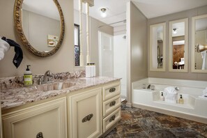 Combined shower/bathtub, hair dryer, towels, shampoo