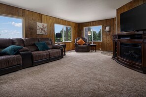 Televisión y chimenea 