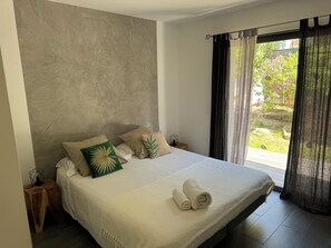 2 habitaciones, tabla de planchar con plancha, wifi y ropa de cama 