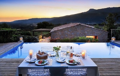 Stone villa with heated pool close to the most beautiful beaches!