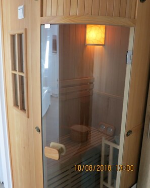 客房, 1 间卧室, 阳台, 花园景观 | 浴室