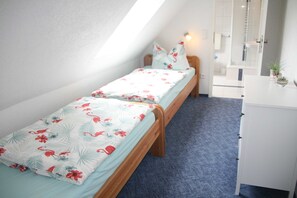 2 slaapkamers, een strijkplank/strijkijzer, beddengoed