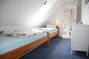 2 chambres, fer et planche à repasser, draps fournis