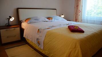 Apartment, Sea View | Free cribs/infant beds, free WiFi, bed sheets