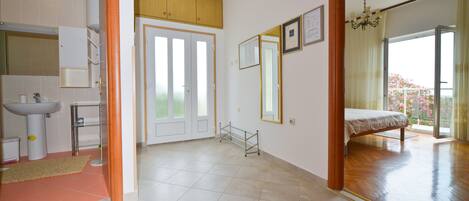 Apartment, 2 Schlafzimmer, Raucher, Balkon | Flur