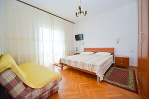 Apartment, 2 Bedrooms, Smoking, Balcony | Room amenity