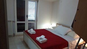 Chambre, 3 chambres, bain à remous