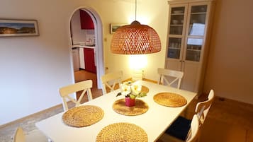 Căn hộ, 2 phòng ngủ, hiên | Khu ăn uống