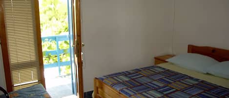 Studio, fumeur, balcon | 1 chambre, fer et planche Ă repasser, accĂšs au Wi-Fi (inclus)