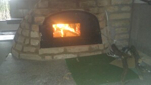 Estudio, fumadores, balcón | Chimenea