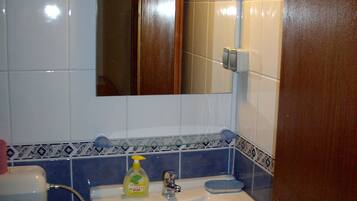 Studio, Accessible, Smoking | Bathroom | Hair dryer