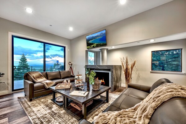 Smart-TV, Kamin, Tischfußball, Tischtennisplatte