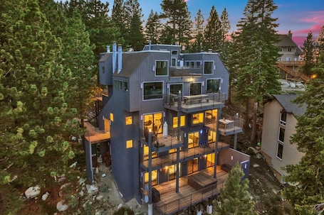 Exterior. Luxe11 blue diamond VIP mega lodge lake tahoe