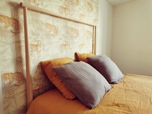 1 غرفة نوم ومكواة/لوح كي وواي فاي وملاءات أسرّة