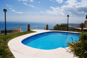 Outdoor pool - Mediterranean Rest in Benalmdena (Benalmádena)