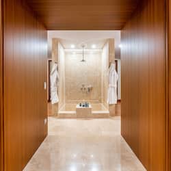 Deluxe Suite | Bathroom | Combined shower/bathtub, deep-soaking bathtub, rainfall showerhead