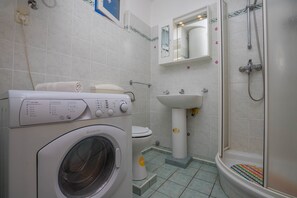 Departamento, 2 habitaciones, balcón | Baño | Secadora de cabello y toallas 