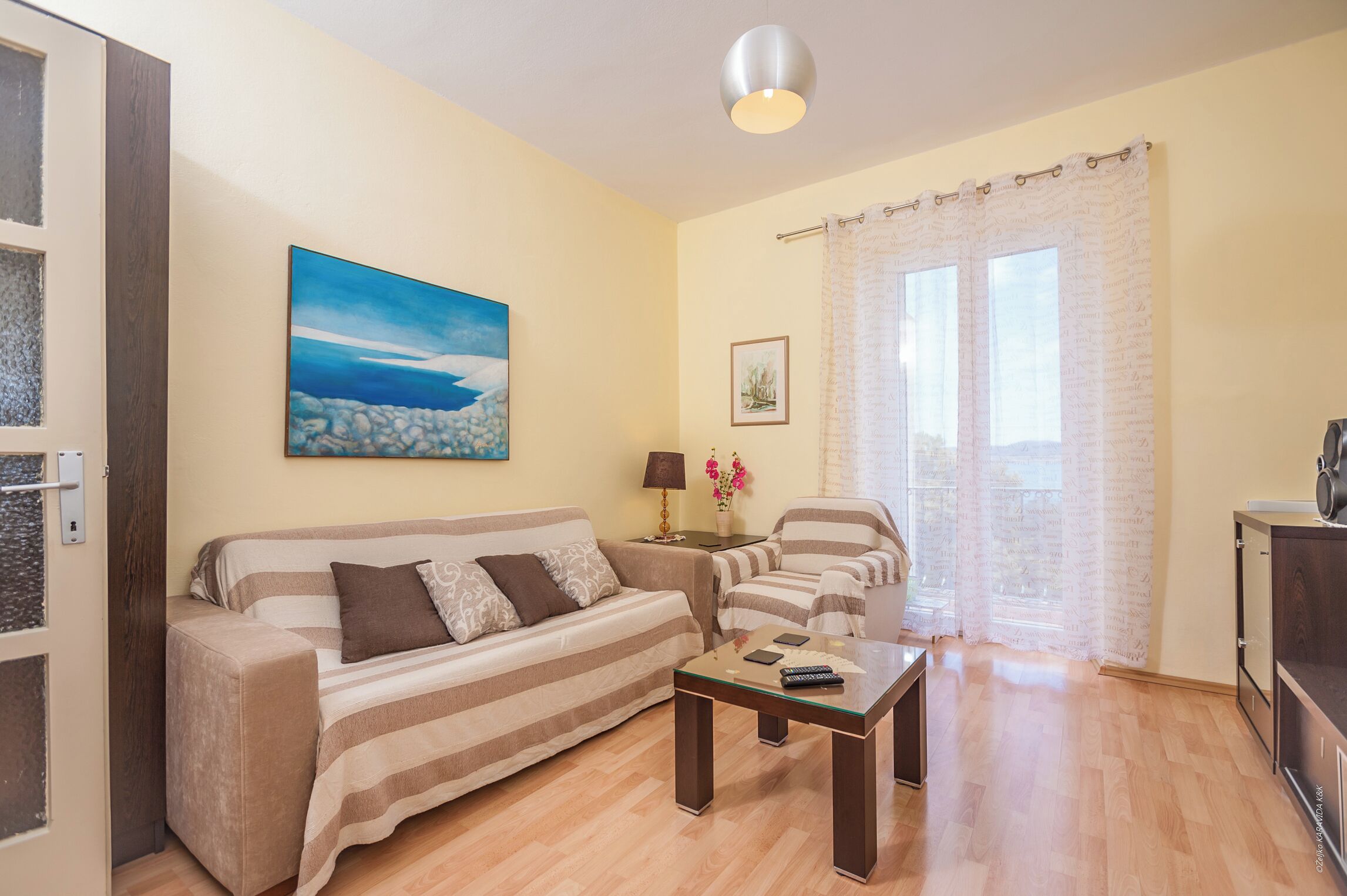 Apartment, 2 Bedrooms, Smoking, Balcony | Living room