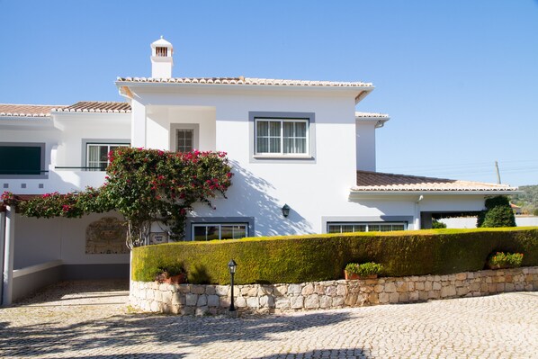 Exterior - Vila Carpe Diem - Private 4 Bedroom Villa - 100m from the beach (Praia da Luz)