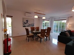 Dining - Vila Carpe Diem - Private 4 Bedroom Villa - 100m from the beach (Praia da Luz)