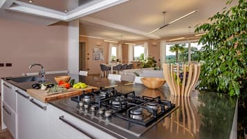 Villa, 4 camere da letto, piscina privata, vista piscina | Cucina privata | Lavastoviglie, macchina per tè/caffè, pentole/stoviglie/utensili