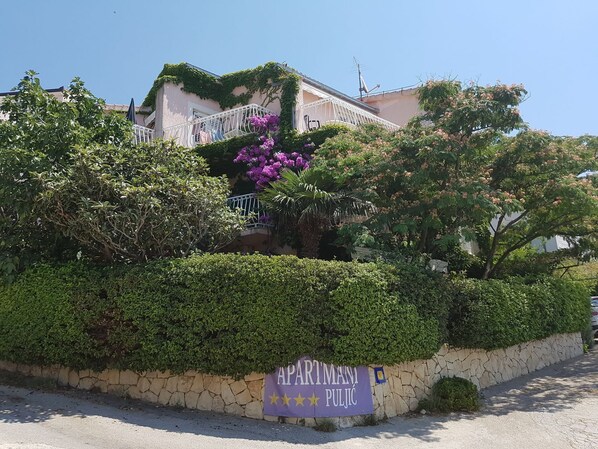 Property entrance - Room in Apartment - Villa Puljic (Omis)