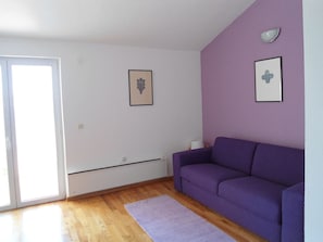 Habitación, 1 habitación, para fumadores, balcón | Sala de estar | Televisión 