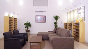 Lobby sitting area - Family Lodge Hatagoya Kobe Suma (Kobe)