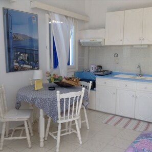 Apartamento, 1 quarto, sacada, vista para o jardim | Parte interna