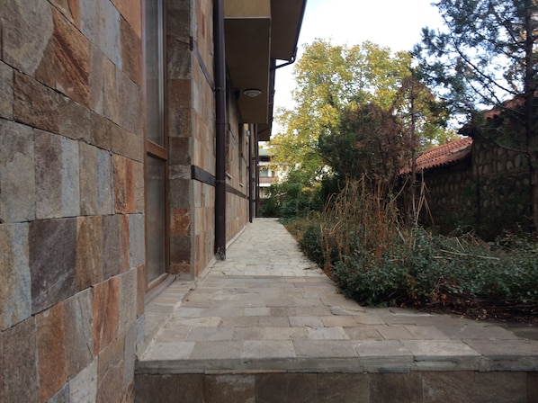 Apartment, 1 Schlafzimmer, Balkon | Unterkunftsgelände