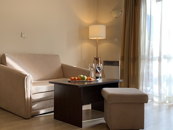 Apartment, 1 Bedroom, Balcony | Living area