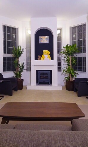 Lobby sitting area - Family Lodge Hatagoya Meihan Nagashima (Kuwana)