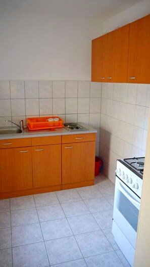 Fridge, microwave, stovetop, electric kettle