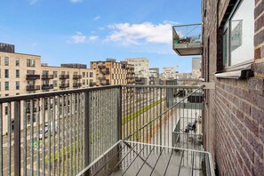Apartamento, 3 quartos, sacada, vista para a cidade | Sacada