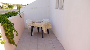 Outdoor dining - Cosy one Bedroom Apartment With sea View (Novalja)