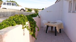 Outdoor dining - Cosy one Bedroom Apartment With sea View (Novalja)