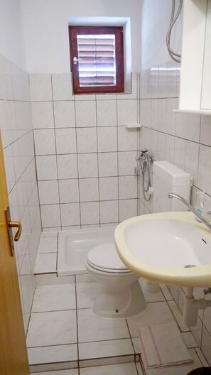 Bathroom shower - Cozy 1 Bedroom Apartment With sea View (Novalja)