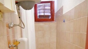 Appartement, 1 chambre, fumeurs, balcon | Salle de bain
