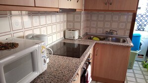 Coffee/tea maker, microwave - Tipical Spanish Appartment Near the Beach, top Floor (Torrevieja)