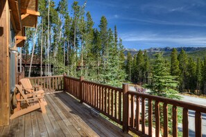 Property grounds - Ski-In/Ski-Out Chalet with Private Hot Tub and Mountain Views (Big Sky)
