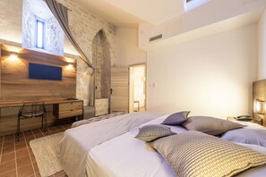 Suite Deluxe | Minibar, caja fuerte, escritorio y wifi gratis