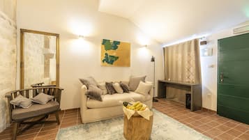 Deluxe-Suite | Wohnzimmer | Flachbildfernseher
