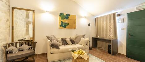 Deluxe Suite | Living room | Flat-screen TV