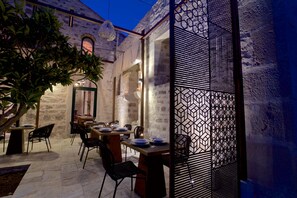 Free daily buffet breakfast - Heritage Hotel Maskovica Han (Pakostane)