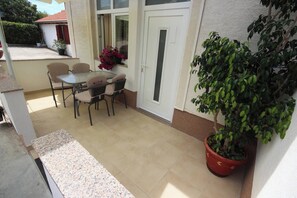 Apartment, 1 Bedroom | Property entrance