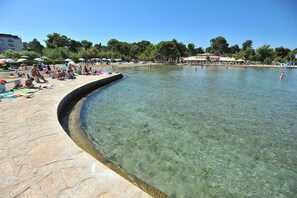 Huoneisto, 1 makuuhuone, terassi, näköala puutarhaan | Ranta