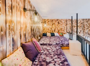 House, 3 Bedrooms | Soundproofing, free WiFi, bed sheets - Sanino Space Holiday home (Pervomayskoe)