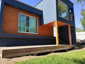 Front of property - Sanino Space Holiday home (Pervomayskoe)